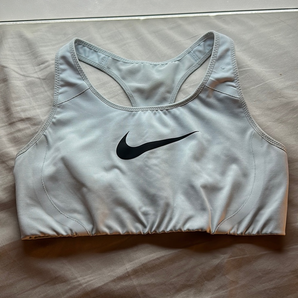 Women’s Nike sports bra size Medium - used